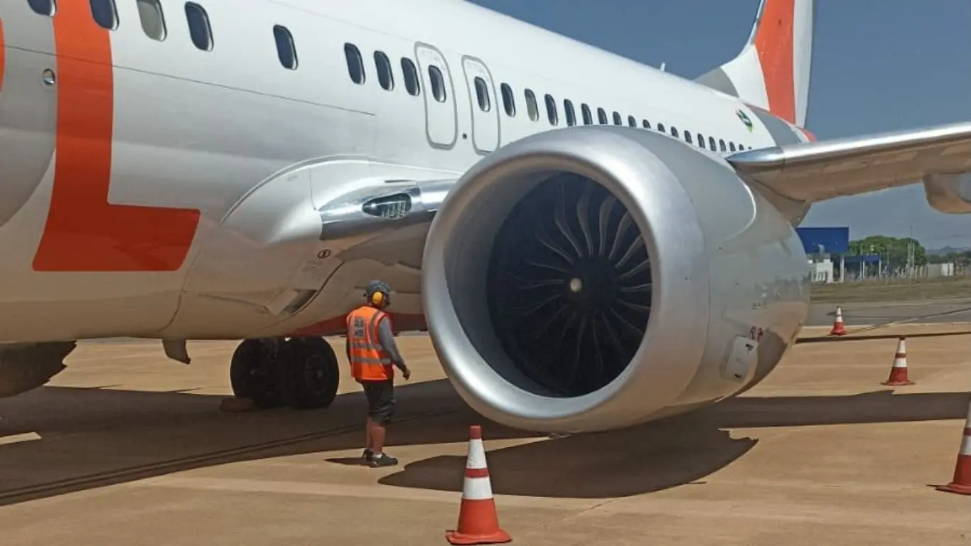 “Avião ficou com um motor só”: passageiro relata momentos de tensão antes de pouso de emergência da Gol em Goiânia