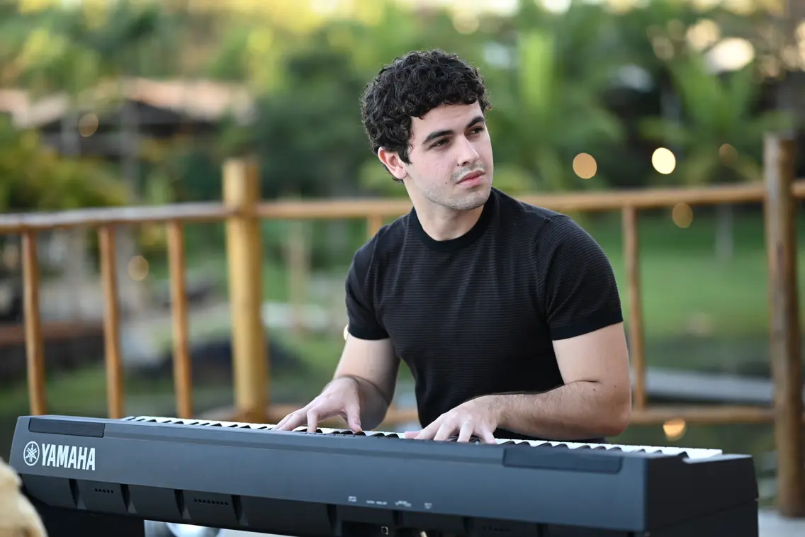 O cantor goiano VIICC fará um show especial na Universidade americana em que se formou, na noite desta quarta (16-9). Mais infos da LIVE em viiccofficial.com (1 (3)