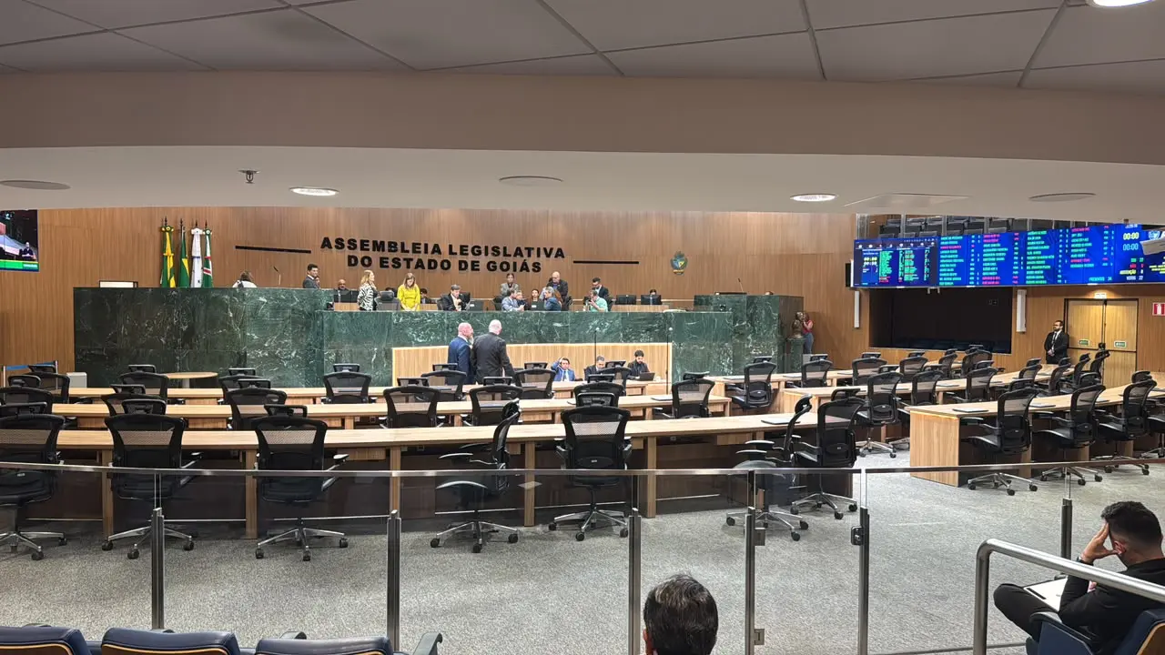 Com falta de quórum, Bruno Peixoto diz: “Quem tiver ausência terá desconto no salário”; faltas deste mês serão descontadas no próximo