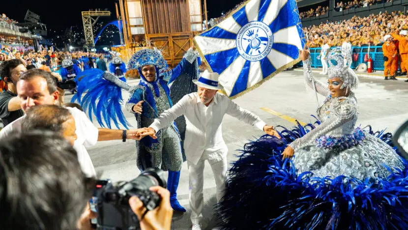 Lula-no-desfile-scaled-e1771542927447-830x468