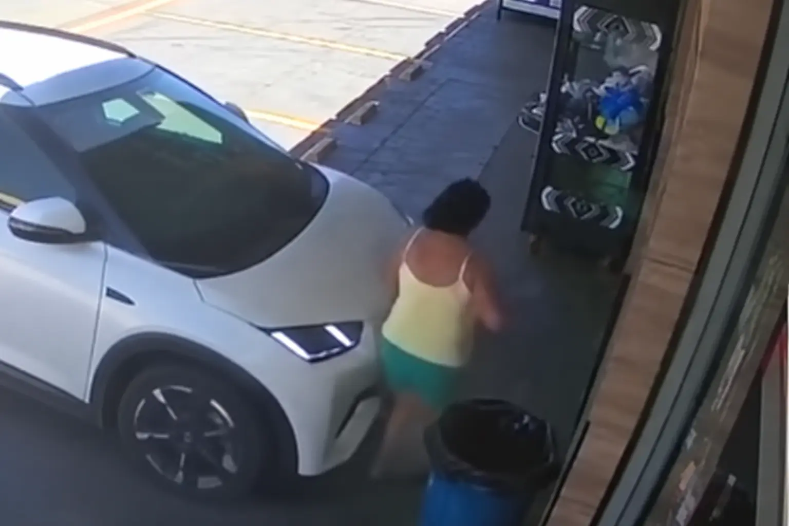 Idosa é atropelada e prensada contra parede no Setor Sudoeste, em Goiânia