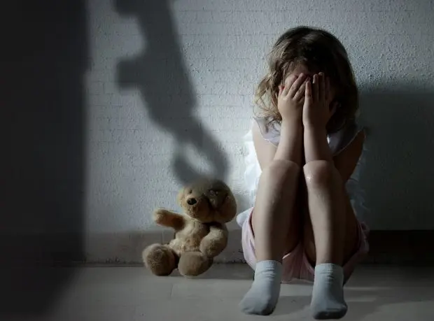 Casal é condenado a mais de 360 anos de prisão por estupro de vulnerável e armazenamento de pornografia infantil, em Goiás