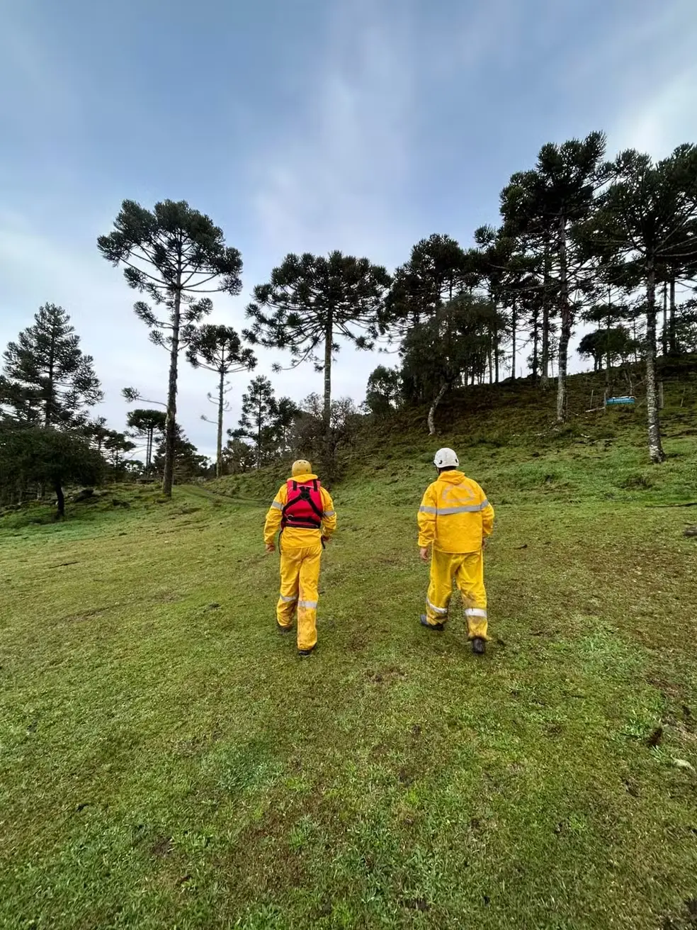 Helicóptero com cantor Rick é encontrado em SC; cinco corpos são localizados