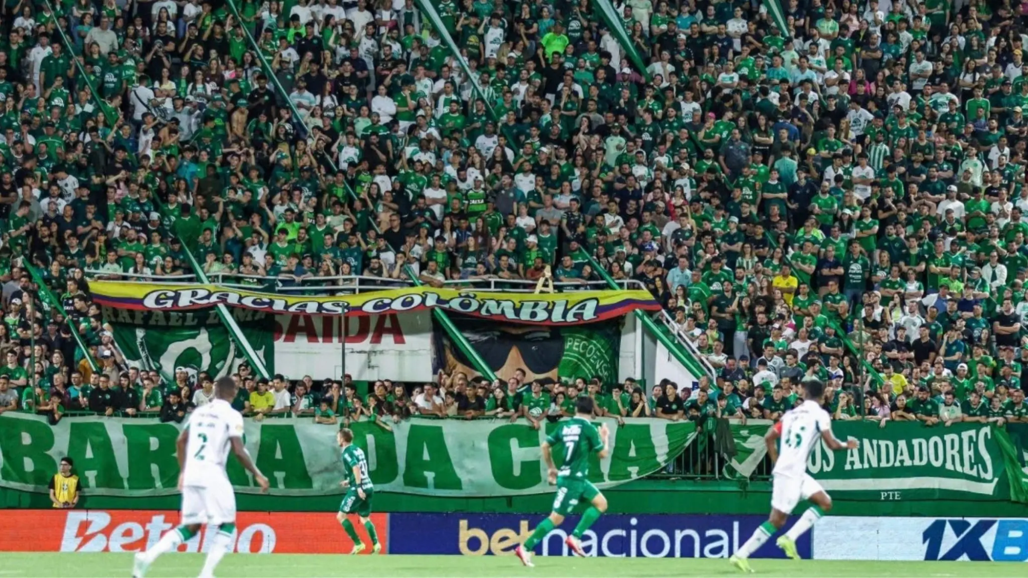 Chapecoense e Atlético Nacional se reencontram 10 anos após tragédia em amistoso solidário