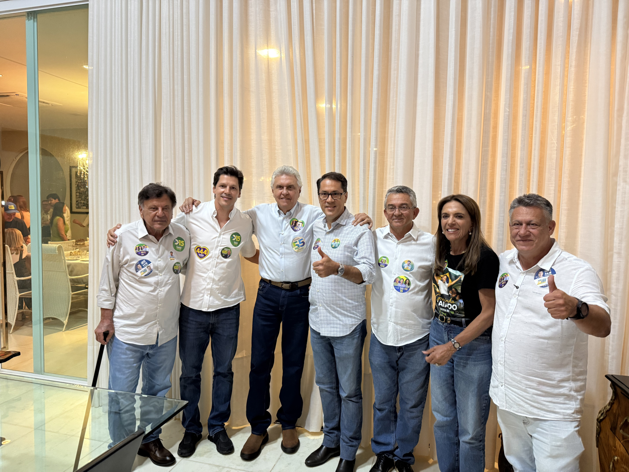 Após carreata, Caiado e Daniel vão à casa de Adib; ex-prefeito não participou do ato por causa de Velomar