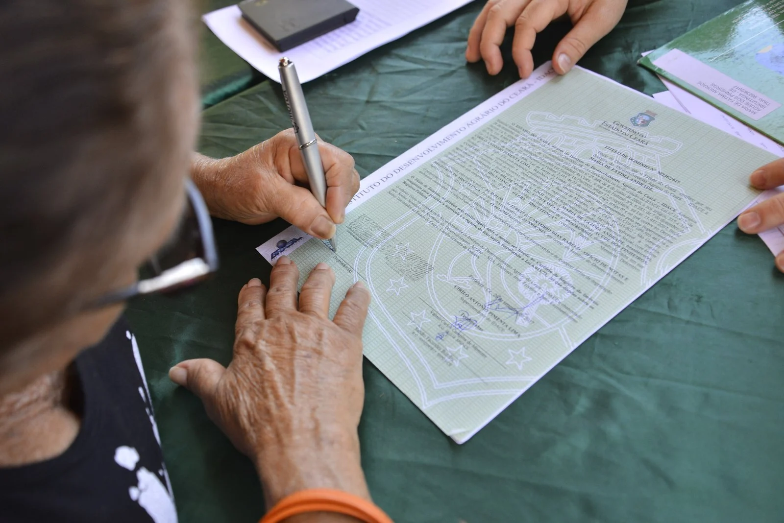 Regularização fundiária não é só entregar títulos: é garantir o direito à cidade
