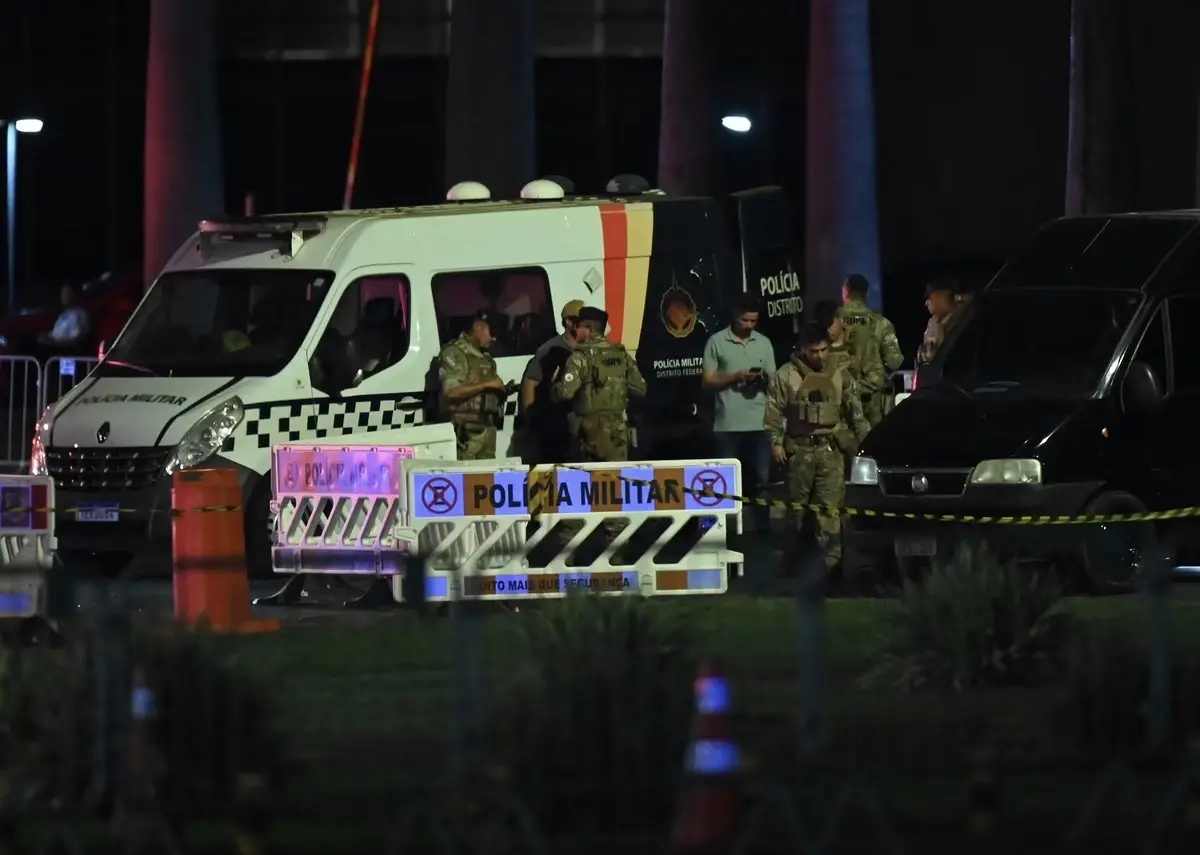 Polícia faz operação para apurar suspeita de bomba perto do STF; homem é detido