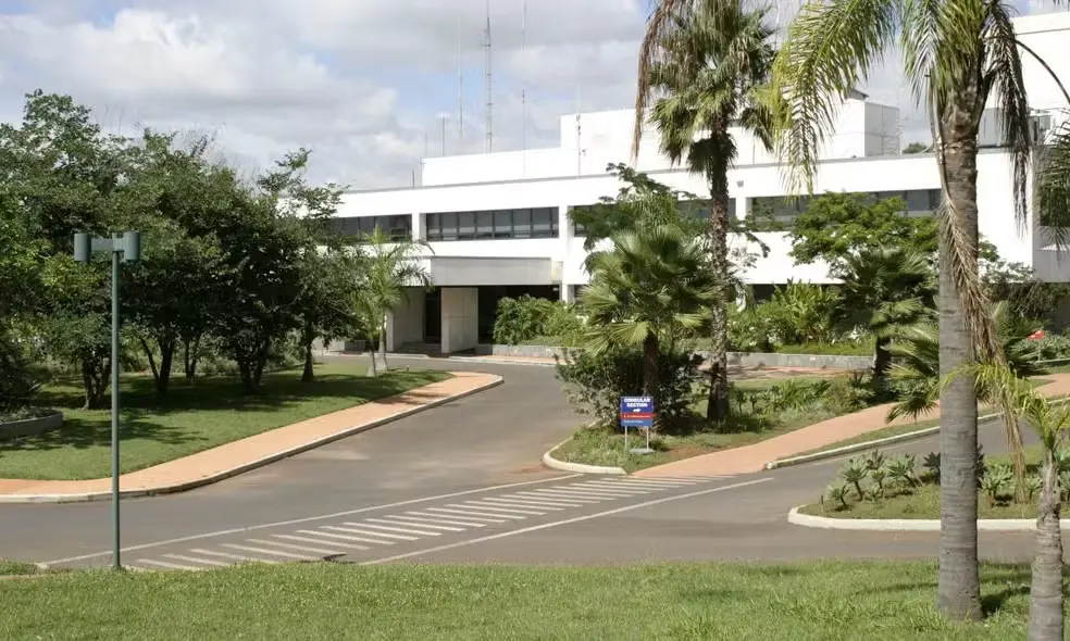 1791053098-embaixada-dos-eua-em-brasilia.webp