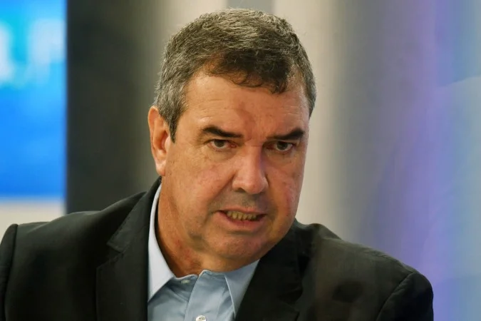 Eduardo Riedel é reeleito governador de Mato Grosso do Sul no primeiro turno