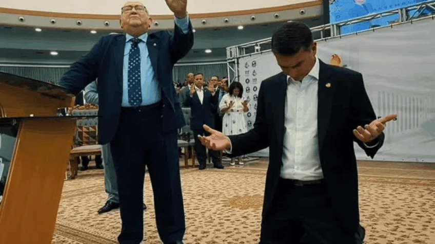 Flavio-Bolsonaro-Jose-Wellington-Bezerra-da-Costa-1-848x477
