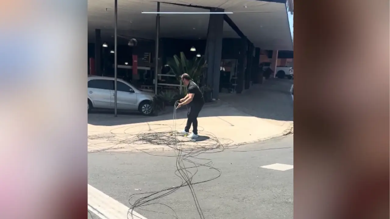 Caminhão derruba fios e deixa comerciantes sem internet no Setor Aeroporto, em Goiânia