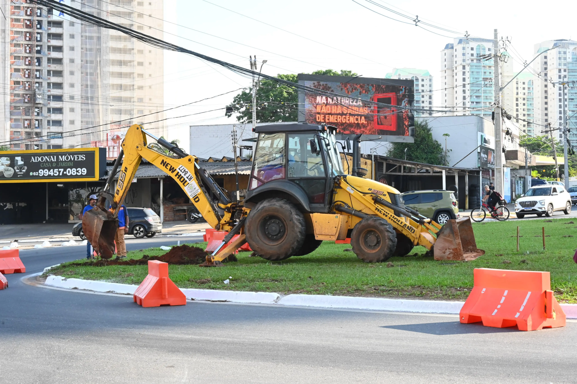 Rotatória será retirada e dará lugar a semáforos no cruzamento das avenidas Feira de Santana e Transbrasiliana, em Goiânia; obras durarão 30 dias