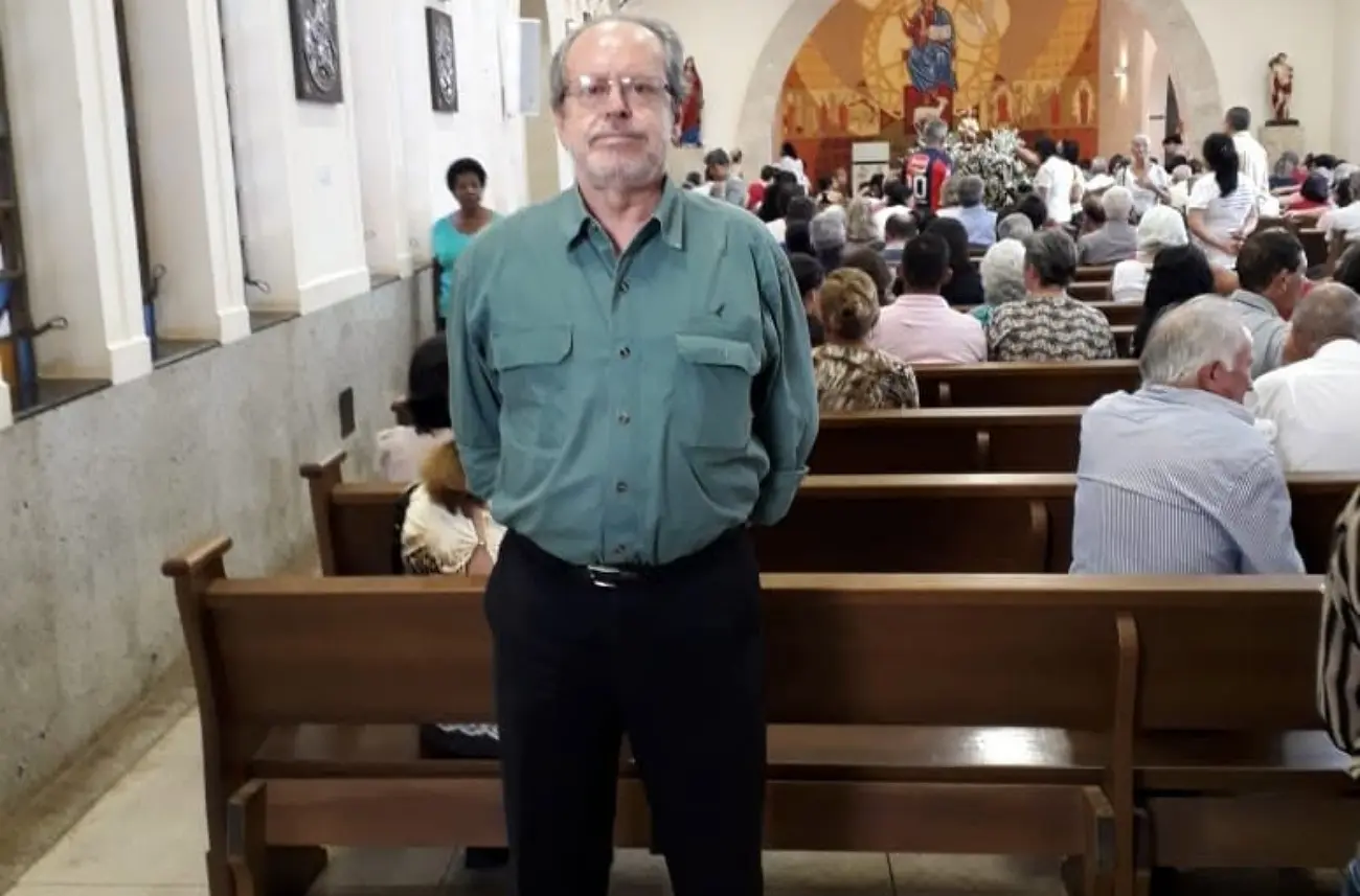 Jales Naves numa igreja foto Facebook1300