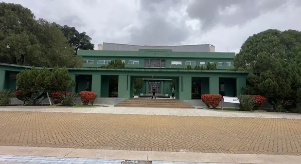 1792336423-1792336418-palacio-das-esmeraldas-hoje-em-dia-619x337-1.webp
