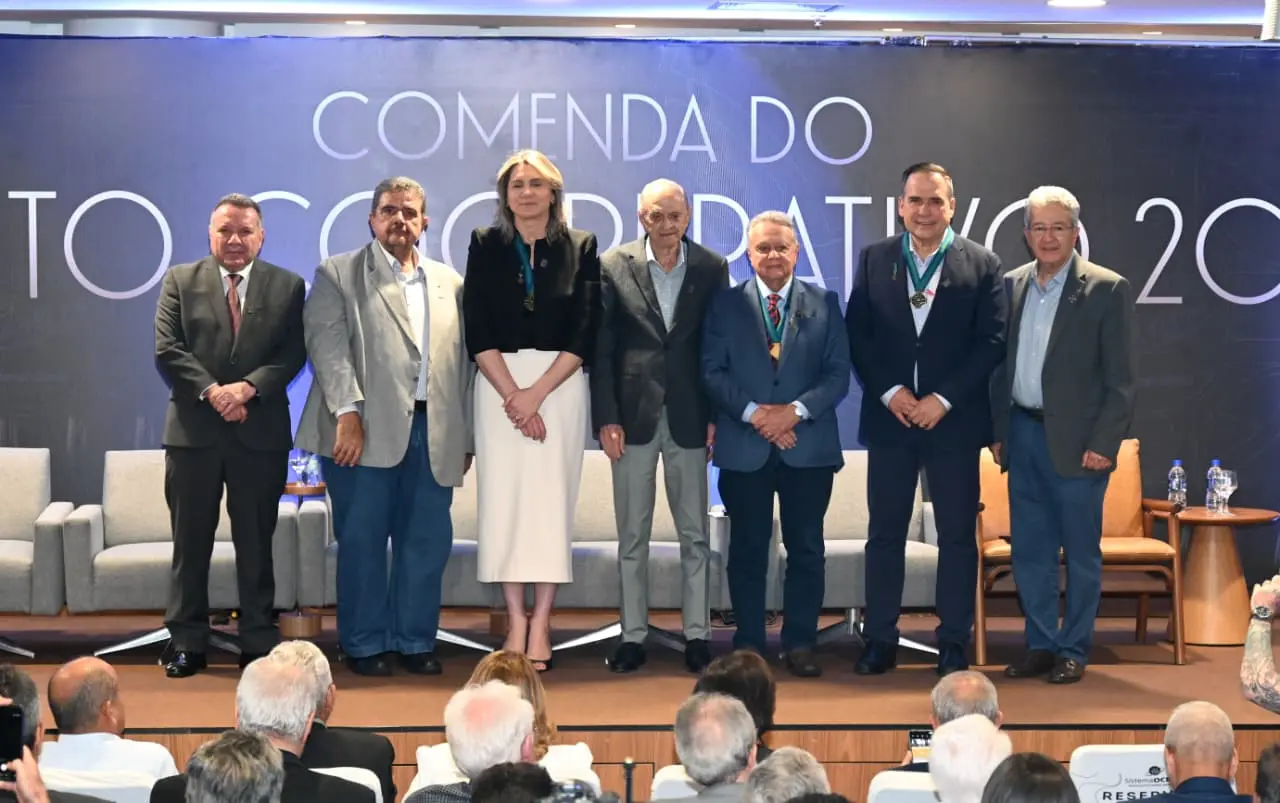 OCB/GO homenageia Tania Zanella, Roberto Rodrigues e Sandro Mabel com Comenda do Mérito Cooperativo