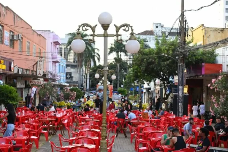 1792598856-setor-central-movimento-no-centro.webp