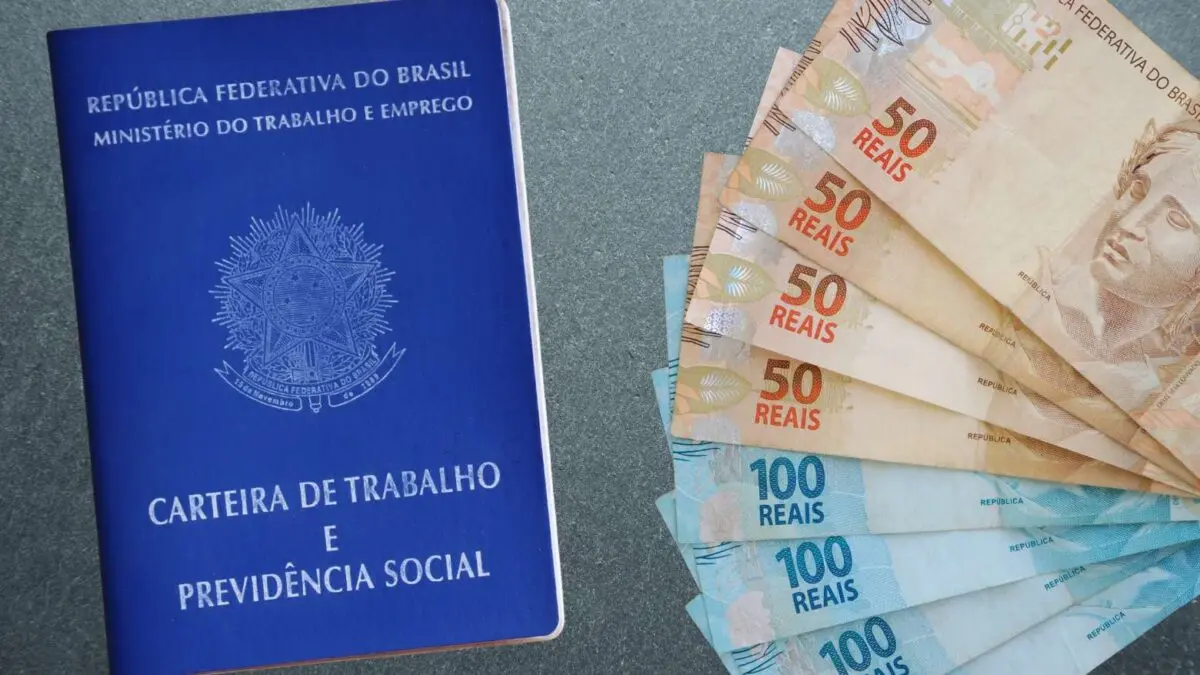 1792702583-mt-quando-cai-a-primeira-parcela-do-decimo-terceiro-salario-carteira-de-trabalho-e1761922697809.webp