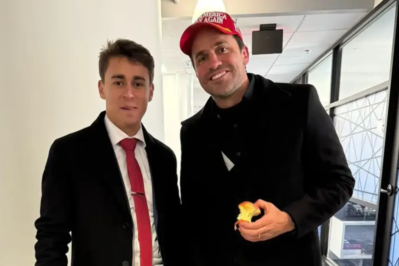 Pablo Marçal, o coach, o Pequeno Nikolas e Bolsonaro Jr. - Foto