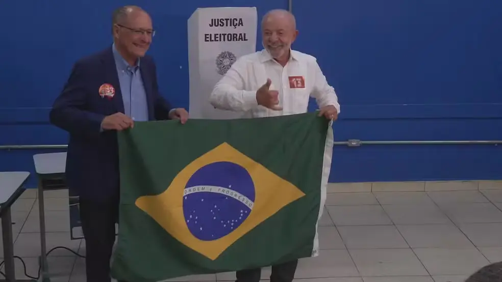 Lula agradece apoio após reeleição e promete governar para todos os brasileiros: “Ninguém é obrigado a gostar do presidente” - Foto