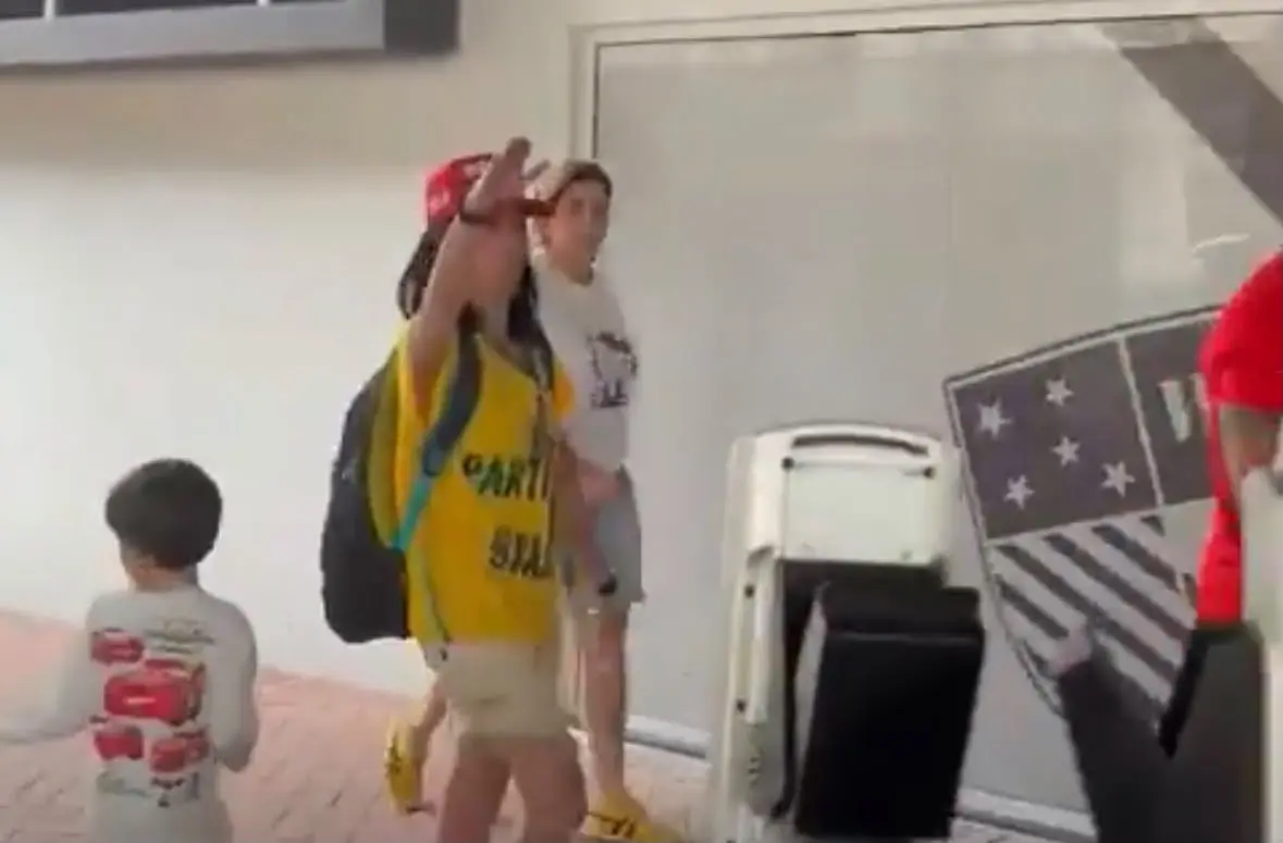 Mulher é denunciada por saudação nazista em colégio eleitoral no Rio de Janeiro; vídeo