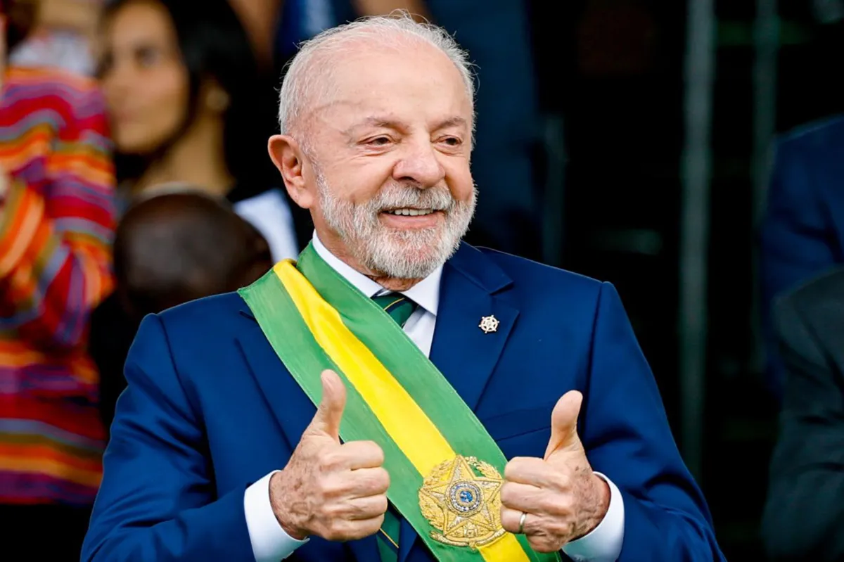 Reeleição de Lula provoca reação de líderes internacionais; presidentes e ex-chefes de Estado parabenizam petista