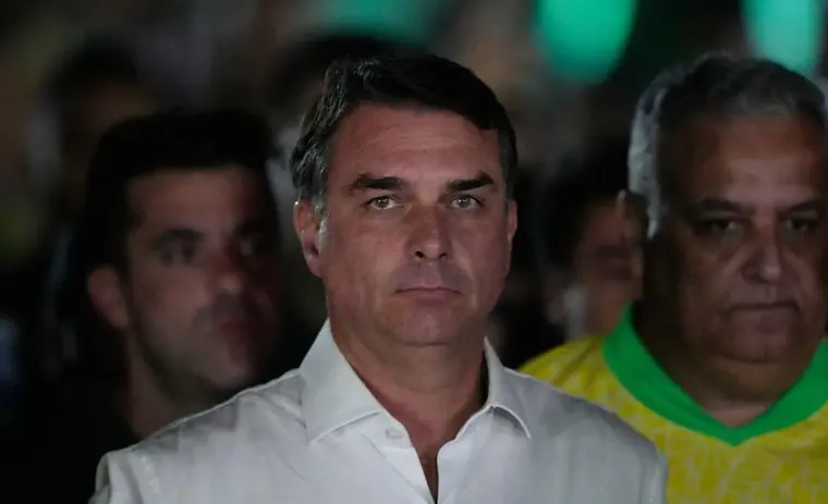 Todo mundo ligado a Flávio, o fujão, reconheceu a vitória de Lula… menos o próprio Flávio