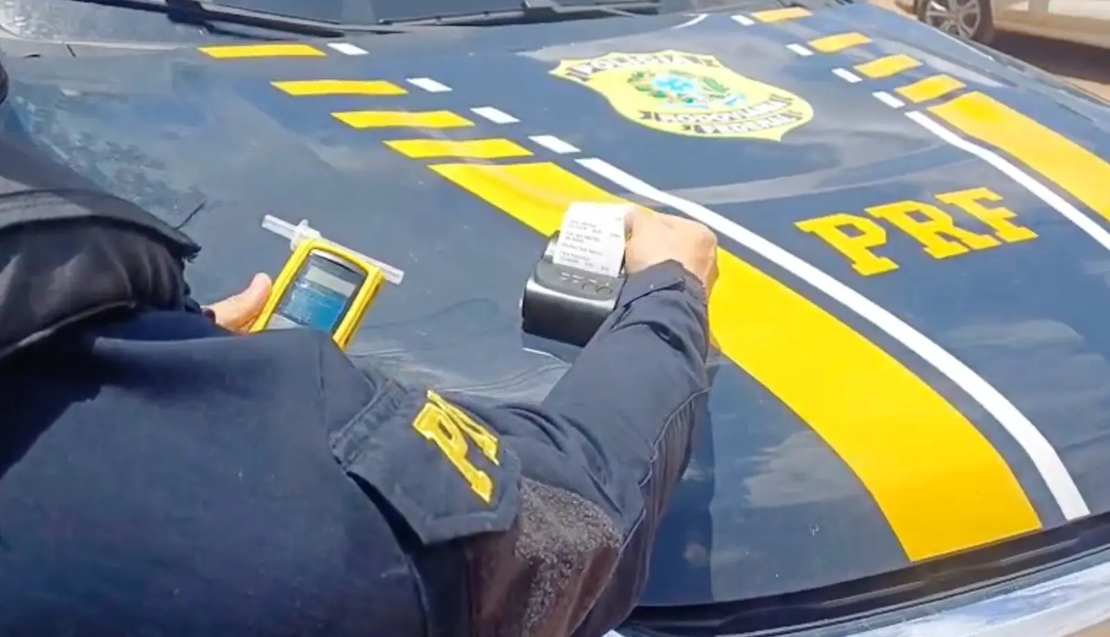 Vídeo flagra motorista em zigue-zague na BR-040; homem foi preso por embriaguez em Luziânia