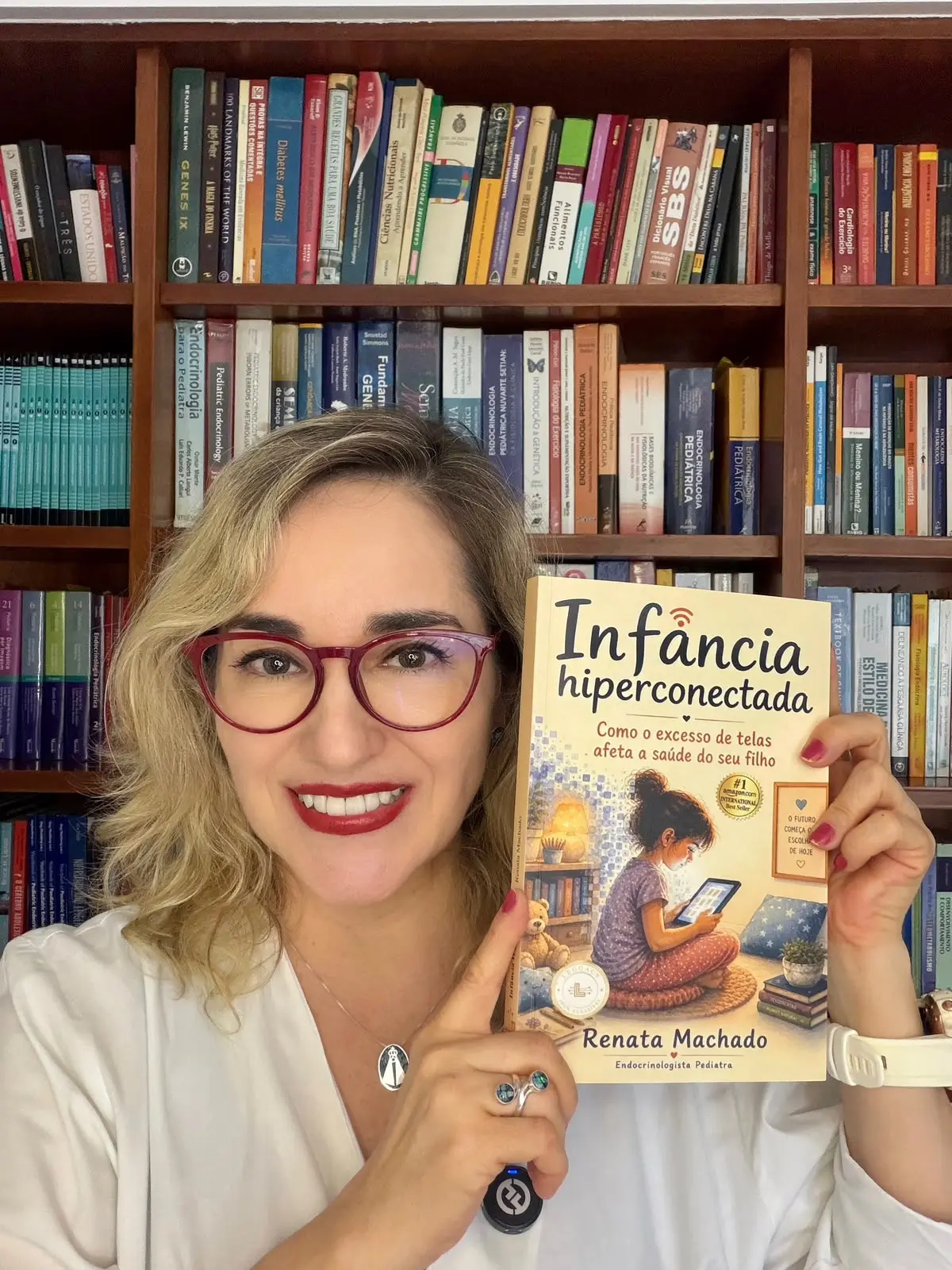 Infância hiperconectada: Médica lança livro sobre os efeitos das telas na saúde hormonal e metabólica das crianças